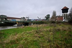 Störungsanfällig: Die Reparatur der betagten Eisenbahnklappbrücke an der Hunte hat im November und Anfang Dezember Oldenburgs Erreichbarkeit stark eingeschränkt. Foto: Sascha Stüber Störungsanfällig: Die Reparatur der betagten Eisenbahnklappbrücke an der Hunte hat im November und Anfang Dezember Oldenburgs Erreichbarkeit stark eingeschränkt. Foto: Sascha Stüber