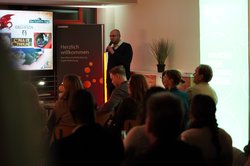 Zuschauende und Moderator des Treffpunkts: ErfOLgsstarters. Foto: TGO/GO!