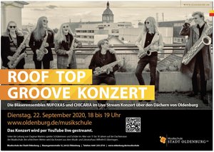 Schülerinnen und Schüler der Musikschule stehen auf der Dachterrasse des Hauptgebäudes und halten ihre Instrumente. Foto: Ramsch Design