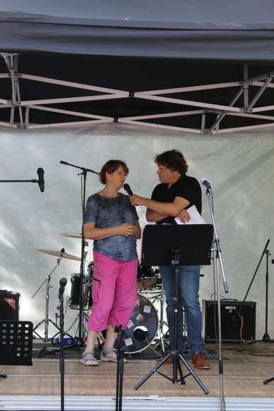 Susanne Möller vom TuS Bloherfelde stellt die Angebote des Vereins vor.  Foto: Sonja Deuling