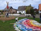 Tipi im Aufbau. Quelle: Stadt Oldenburg Tipi im Aufbau. Quelle: Stadt Oldenburg
