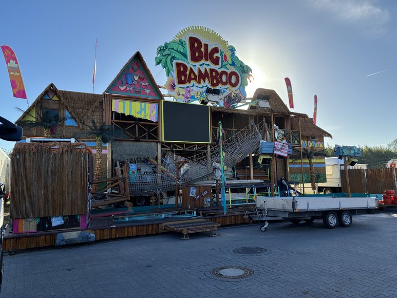Das Laufgeschäft „Big Bamboo“ beim Aufbau am 25. September 2026. Foto: Stadt Oldenburg