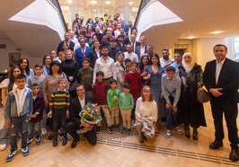 Menschen aus Syrien, dem Irak und weiteren Ländern waren am 10. Juni zur Einbürgerungsfeier ins Kulturzentrum PFL eingeladen. Foto: Sascha Stüber