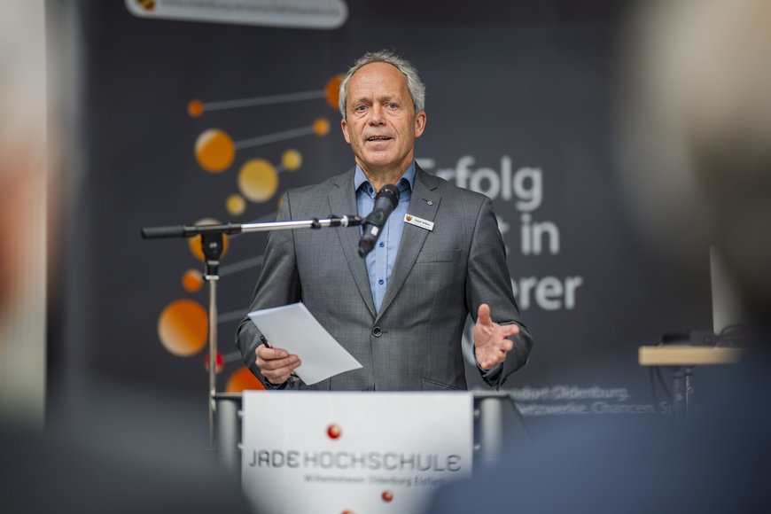 Imke Folkerts Ralph Wilken führt durch den Abend. Foto: Imke Folkerts