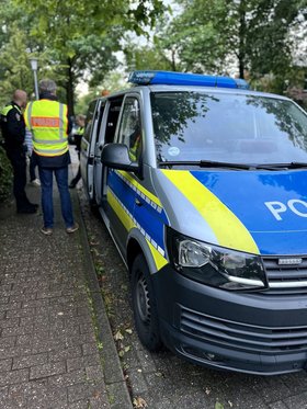 Einsatz für ein sicheres Oldenburg: Oberbürgermeister Jürgen Krogmann war mit der Polizei vor Ort. Foto: Stadt Oldenburg