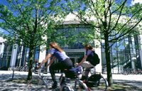 Students with bikes in front of University. Picture: CvO University Oldenburg
