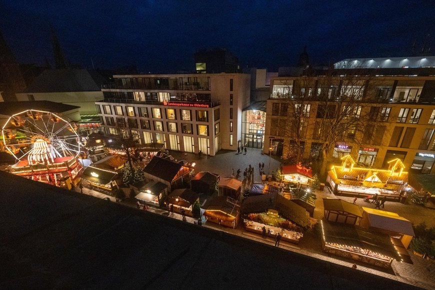 Blick vom Schloss in Richtung Schlosshöfe auf dem Lamberti-Markt 2021. Foto: Sascha Stüber