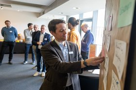 Aktiver Austausch in der Arbeitsgruppe Energie. Foto: Sascha Stüber