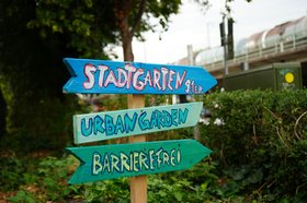 Hinweisschild für den Stadtgarten an der 91er Straße. Foto: OTM