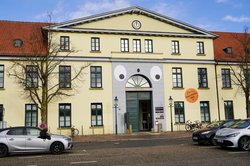 Neues Rathaus am Pferdemarkt mit Auge. Foto: Stadtmuseum Oldenburg