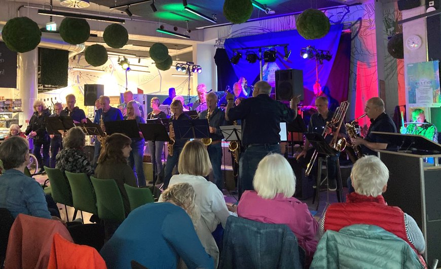 Die Bigband Big Bandits spielt zur Eröffnung von blue OL. Foto: Stadt Oldenburg