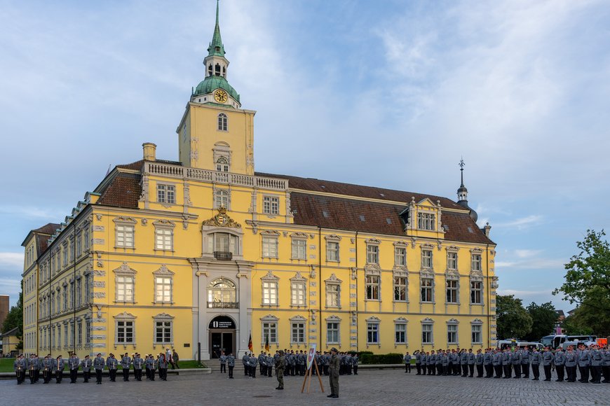 Bundeswehr Jubiläum vor dem Oldenburger Schloss. Foto: Sascha Stüber