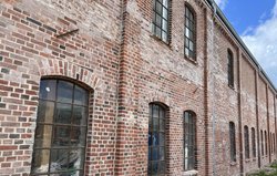 Die Fassade der Alten Maschinenhalle wurde saniert, ihre charmanten „Altersflecken“ wurden erhalten. Foto: Stadt Oldenburg