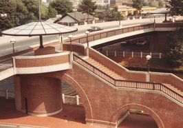Unterstand auf der Amalienbrücke in den 1980er Jahren. Foto: Stadt Oldenburg