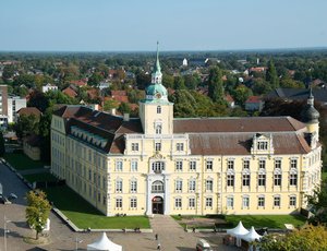 Oldenburger Schloss von oben. Foto: Mittwollen und Gradetchliev Oldenburger Schloss von oben. Foto: Mittwollen und Gradetchliev