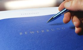 Bewerbungsmappe. Foto: I-vista/Pixelio.de