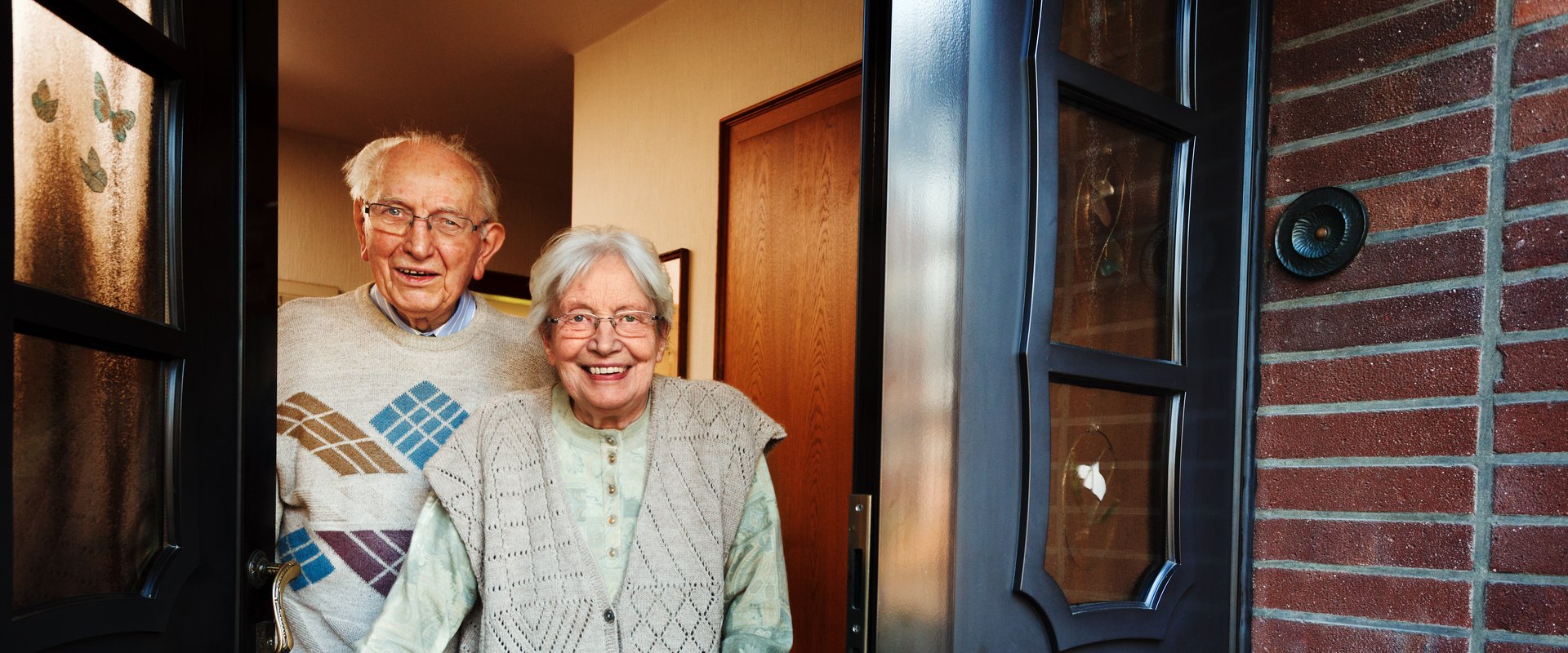 Rentner an der Haustür. Foto: Ingo Bartussek/Fotolia
