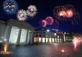 Feuerwerk über der Alten Schlosswache und den Schlosshöfen. Foto: Hans-Jürgen Zietz