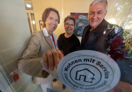 Angela Exner-Wallmeier (Johanniter-Unfall-Hilfe, Ortsverband Oldenburg)(von links), Lena Haddenhorst (Stadt Oldenburg) und Daniel Jircik (Geschäftsführer der GSG Oldenburg). Foto: Sascha Stüber