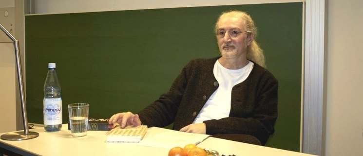 Schriftsteller Zoran Drvenkar im Seminar. Foto: Natalie Ebbecke/Institut für Germanistik, Carl von Ossietzky Universität