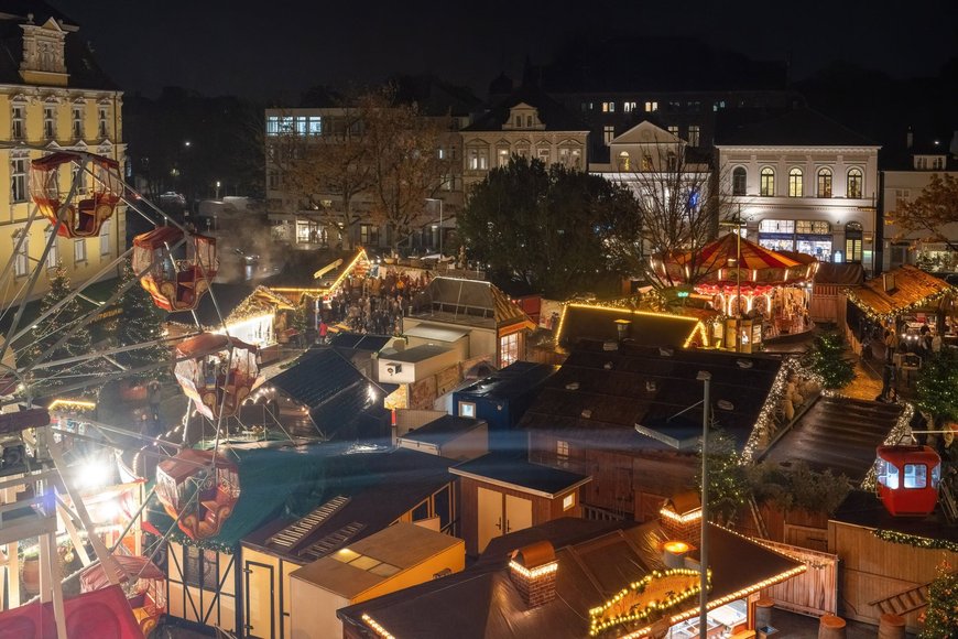 Blick über den Schloßplatz in Richtung Schloßstraße beim Lamberti-Markt 2021. Foto Sascha Stüber