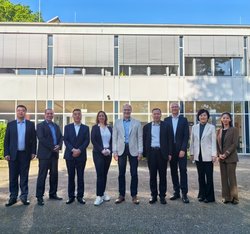 Fünfköpfige Delegation aus der Partnerstadt Xi’an zu Besuch in Oldenburg. Foto: Stadt Oldenburg Fünfköpfige Delegation aus der Partnerstadt Xi’an zu Besuch in Oldenburg. Foto: Stadt Oldenburg