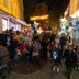 Vorschau: Gruppenbild beim weihnachtlichen Laternenwandern mit mystischen Lichtwesen zum Lamberti-Markt 2024. Foto: Sascha Stüber