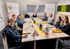 Unter dem Vorsitz von Sozialdezernent Jan Bembennek (5. von links) entschied sich die Jury des Oldenburger Integrationspreises am 25. Februar für drei herausragende Projekte. Foto: Stadt Oldenburg