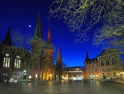 Oldenburger Markt mit Rathaus und Lambertikirche. Foto: Hans-Jürgen Zietz