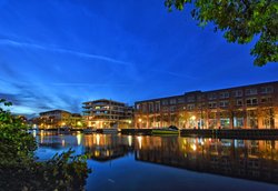 Blaue Stunde am Oldenburger Stadthafen. Foto: Hans-Jürgen Zietz Blaue Stunde am Oldenburger Stadthafen. Foto: Hans-Jürgen Zietz