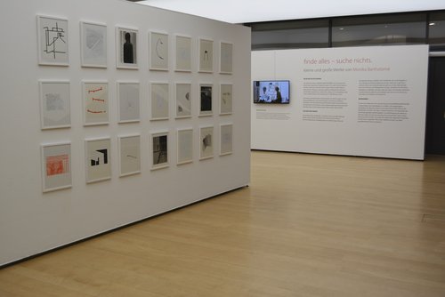 Ausstellungsansicht finde alles - suche nichts, Monika Bartholomé. Foto: Stadt Oldenburg