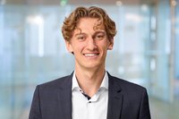 Simon Kösters, Mitarbeiter im Fachdienst Fliegerhorst der Wirtschaftsförderung Stadt Oldenburg. Foto: Foto- und Bilderwerk