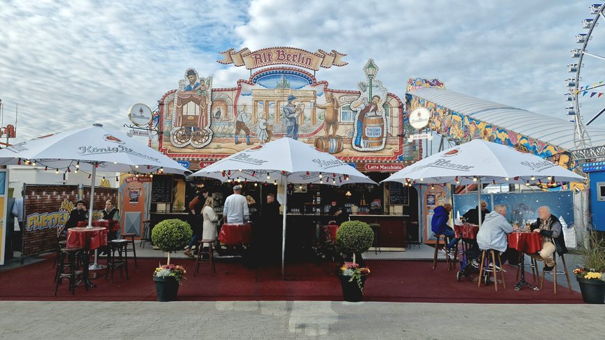 Der Ausschank „Alt Berlin“ von Werner Wegener auf dem Kramermarkt. Foto: Sascha Stüber