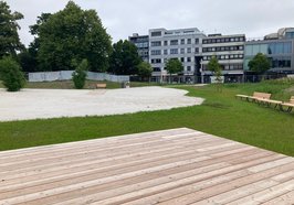 So sieht der Blick vom Holzpodest auf einen Teil der Freizeitfläche aus. Foto: Stadt Oldenburg 