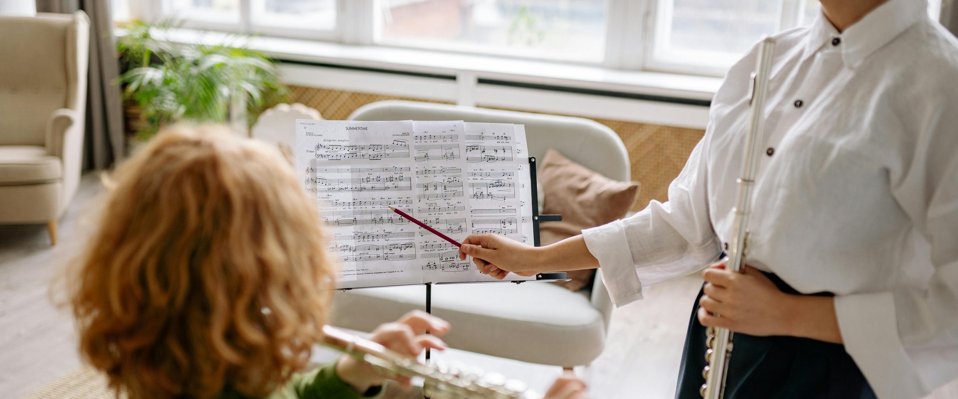 Lehrerin und Schüler. Foto: Pexels