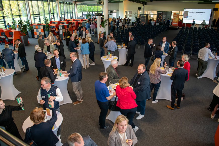 Impressionen des 39. Kontaktpunkt Wirtschaft der Wirtschaftsförderung Stadt Oldenburg in den Räumlichkeiten von Glasfaser NordWest. Fotos: Michael Stephan