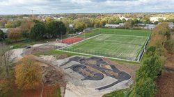 Der jetzt fertiggestellte Kunstrasenplatz ist Teil des neuen Sportparks Kreyenbrück. Foto: PS+ Planung von Sportstätten