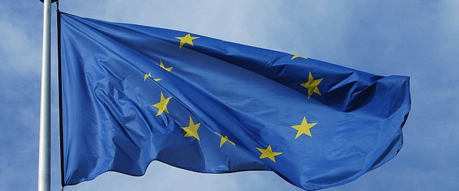 Europaflagge im Wind. Foto: Wandersmann/Pixelio