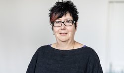 Dorothee Koch wurde Ende 2021 mit 99 Prozent der Stimmen für vier weitere Jahre zur DGB-Regionsgeschäftsführerin für Oldenburg-Ostfriesland gewählt. Foto: Bonnie Bartusch