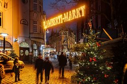 Eingang zum Lamberti-Markt vom Casino-Platz aus. Foto: Mittwollen und Gradetchliev