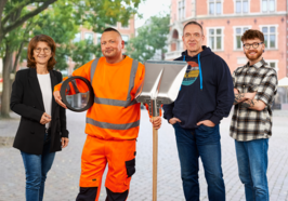 Städtische Kolleginnen und Kollegen auf dem Rathausmarkt. Foto: Stadt Oldenburg