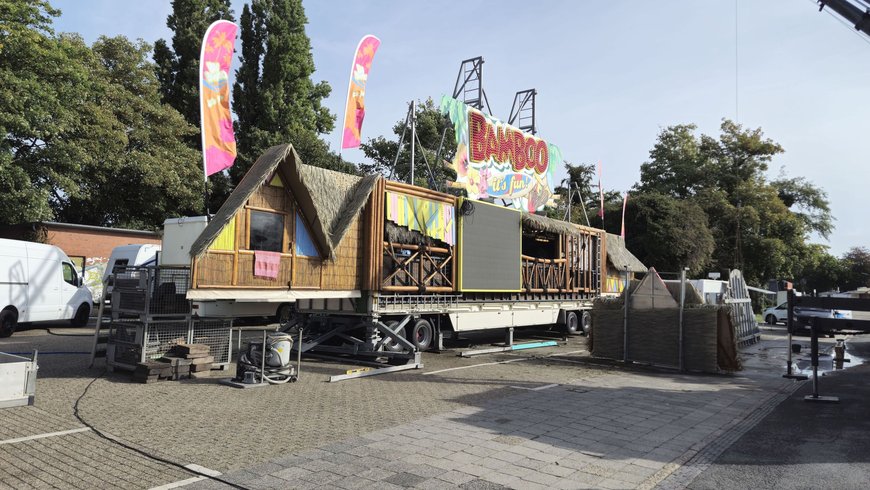 Der Aufbau vom Big Bamboo auf dem Kramermarkt am 17. September 2025. Foto: Stadt Oldenburg