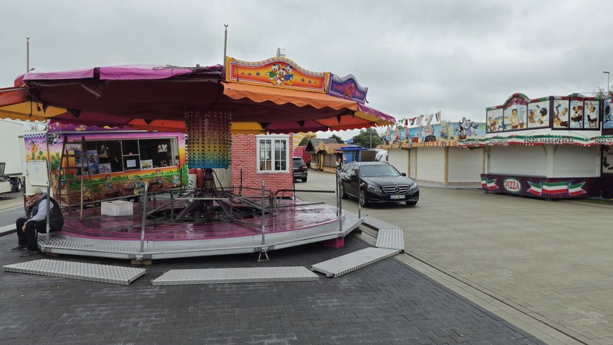 Der Aufbau eines Kinderkarussells auf dem Kramermarkt am 18. September 2025. Foto: Stadt Oldenburg