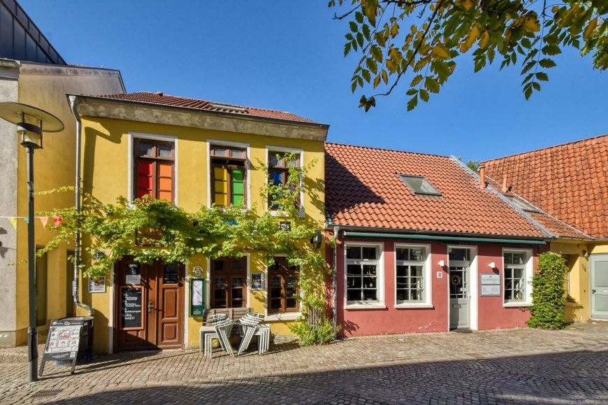 Sommerspaziergang durch die Oldenburger Altstadt. Foto: Hans-Jürgen Zietz