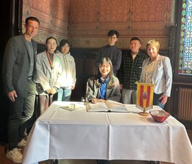 Empfang einer Schülergruppe aus der Partnerstadt Qingdao durch Bürgermeisterin Wolff. @Stadt Oldenburg
