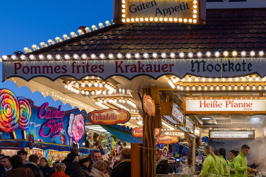 Inbiss und Süßwaren auf dem Kramermarkt 2024. Foto: Sascha  Stüber
