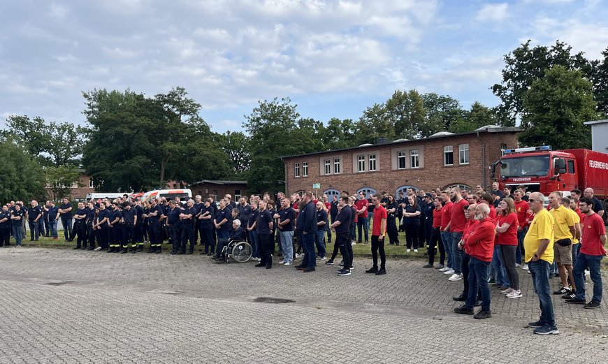 Insgesamt wurden in der Stadt Oldenburg 208 Ehrennadeln an Hochwasser-Helfende von Hilfsorganisationen verliehen. Foto: THW/MarioFilsinger