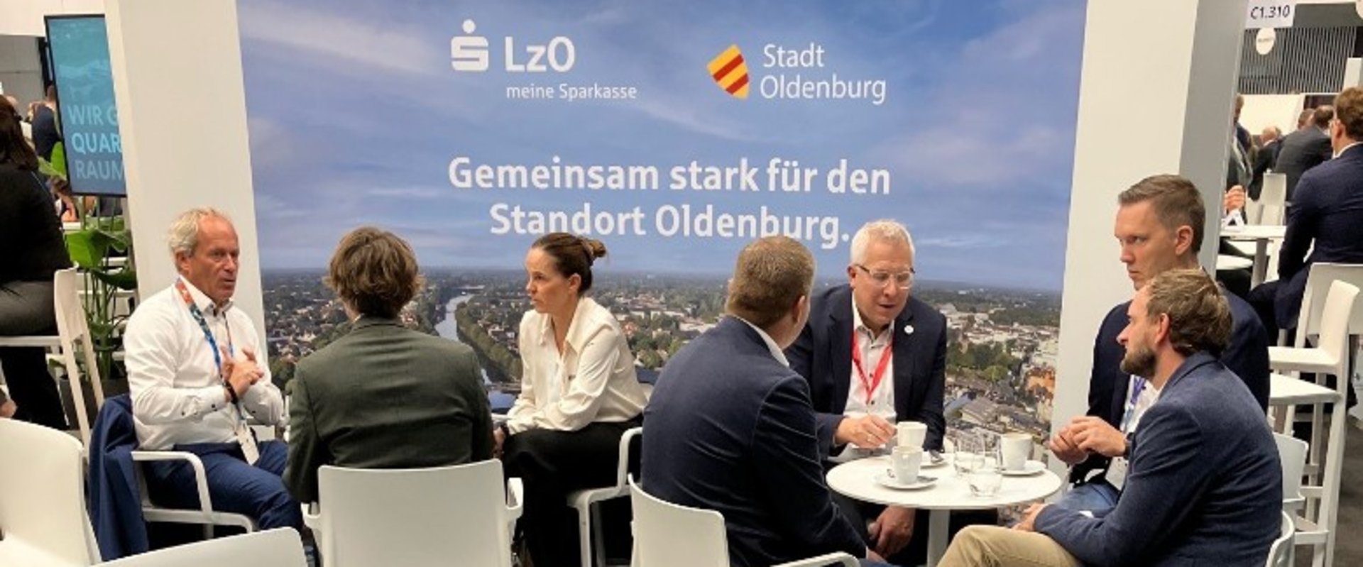 Während der Messe fanden viele Beratungsgespräche auf dem Gemeinschaftsstand statt. Foto: Stadt Oldenburg