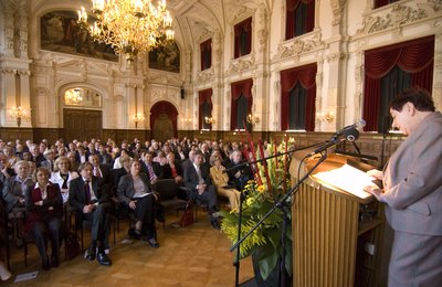 Rede von Inge Deutschkron im Oldenburger Schlosssaal. Foto: Daniel Penschuck.