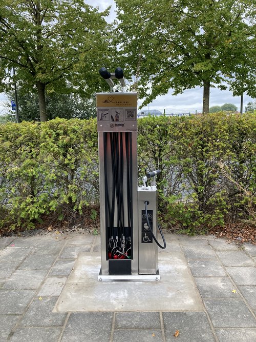 Drei neue Fahrradreparaturstationen mit Luftpumpe und Kleinwerkzeugen stehen in Kürze für alle Radlerinnen und Radler in der Innenstadt bereit. Foto: Stadt Oldenburg Foto: Stadt Oldenburg
